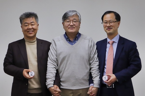 (왼쪽부터) 박일윤 후보, 김연태 위원장, 최유성 후보.