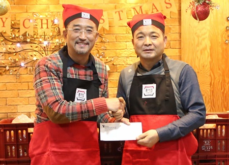 정혁 인치회장(좌)이 김수웅 인치기 회장과 협력을 다짐하고 있다.