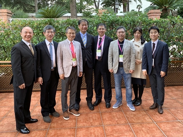 IFED 회의 후 아시아 대표단과의 단체 사진.