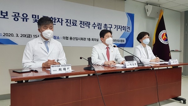 (왼쪽부터) 최재욱 위원장, 박홍준 부회장, 홍성진 학회장.