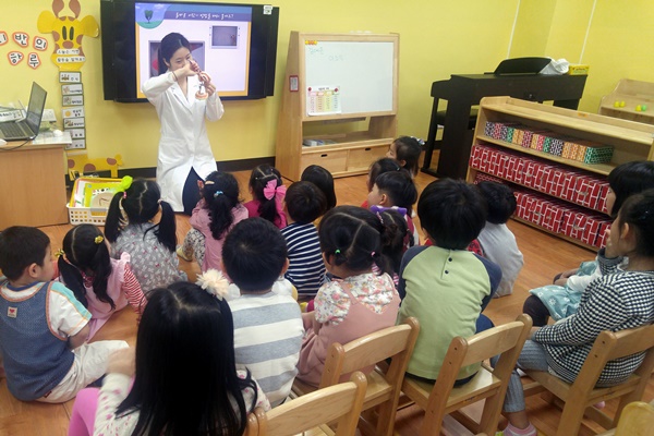 구보협의 어린이 구강보건 교육 모습.