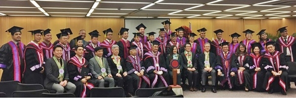 이주민 원장(앞줄 왼쪽)이 필리핀구강악안면외과학회 Fellowship Ceremony에 참석하고 있다.